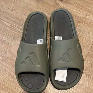 BRAND NEW Adidas Adicane Men’s Slides